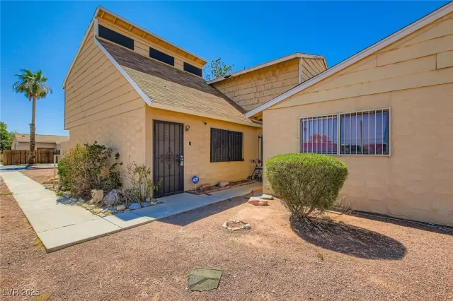 MLS: 2698682 Condo For Sale