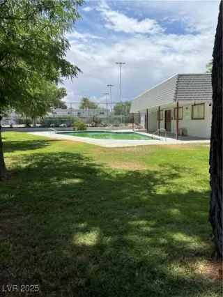 Photo #2: 2698783 Listing