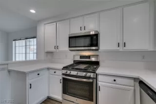 Photo #3: 2698818 Listing