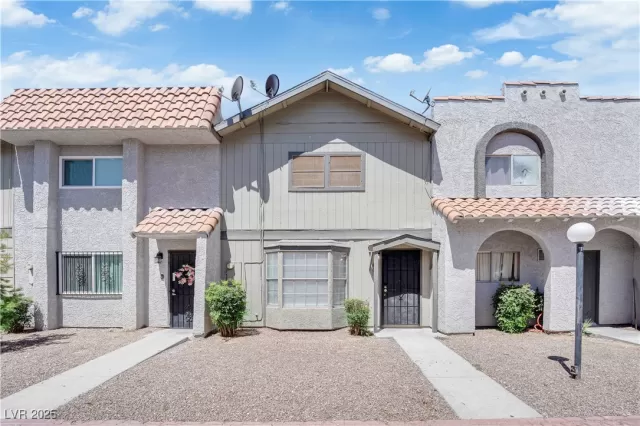 MLS: 2698831 Condo For Sale