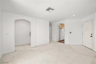 Photo #5: 2698834 Listing