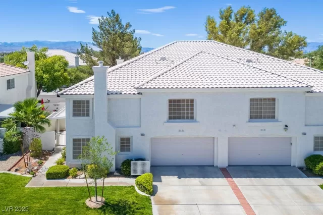 MLS: 2698848 Condo For Sale