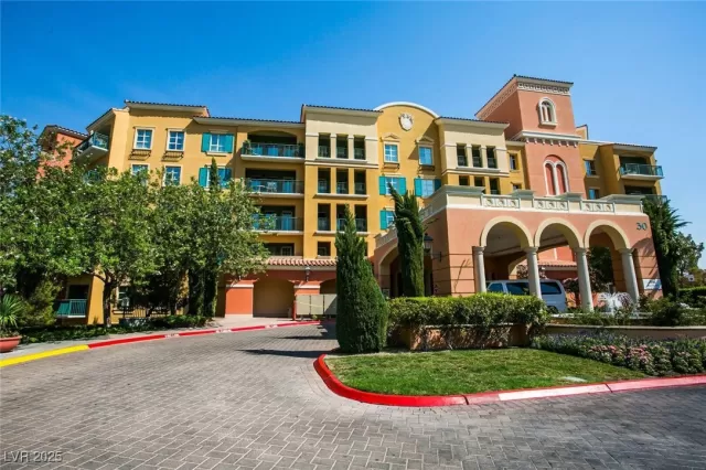 MLS: 2698906 Condo For Sale