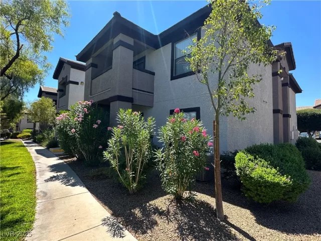 MLS: 2698918 Condo For Sale