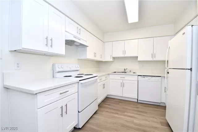 MLS: 2698924 Condo For Sale