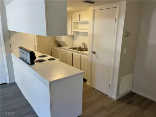 Photo #3: 2698928 Listing 