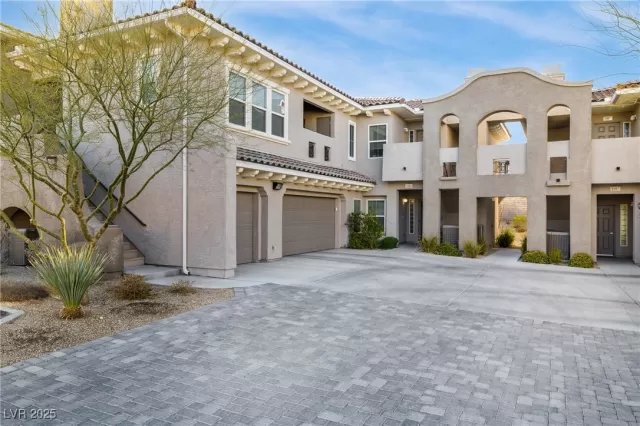 MLS: 2698937 Condo For Sale