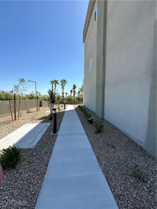 Photo #2: 2698943 Listing 