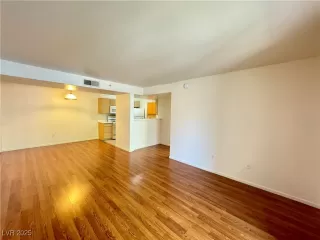 Photo #3: 2698996 Listing 