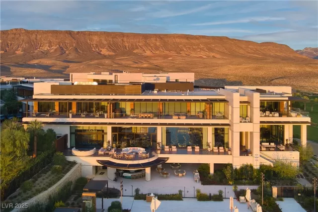 MLS: 2698997 Condo For Sale