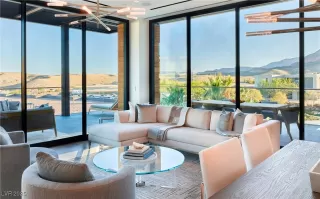 Photo #2: 2698997 Listing