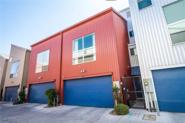 MLS: 2699006 Condo For Sale