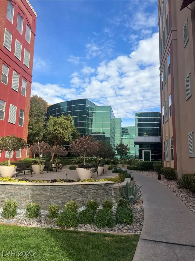 MLS: 2699046 Condo For Sale