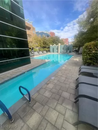 Photo #3: 2699046 Listing 