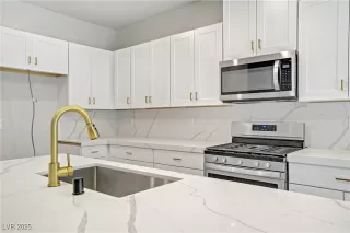 Photo #1: 2699075 Listing 