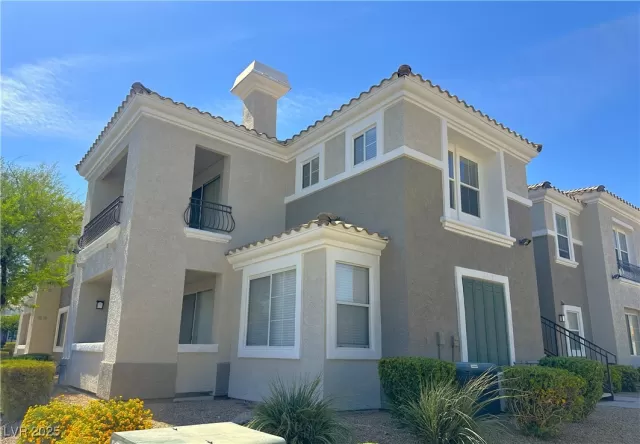 MLS: 2699100 Condo For Sale