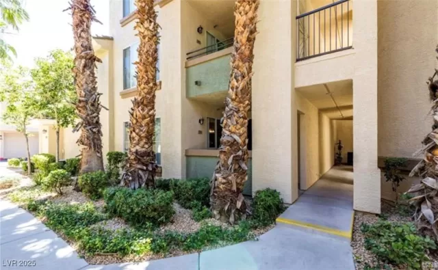 MLS: 2699156 Condo For Sale