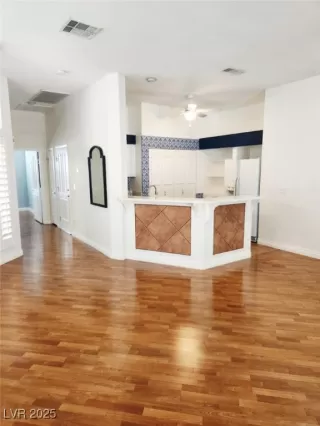 Photo #5: 2699172 Listing