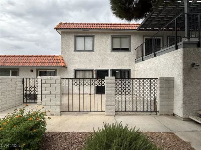 MLS: 2699250 Condo For Sale