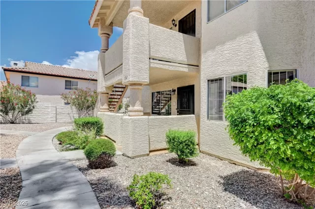 MLS: 2699253 Condo For Sale