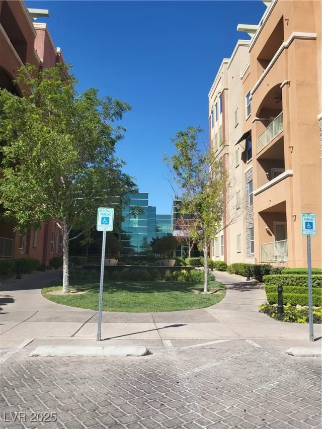 MLS: 2699298 Condo For Sale