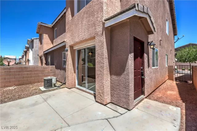 MLS: 2699317 Condo For Sale