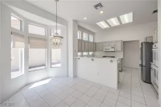 Photo #4: 2699391 Listing