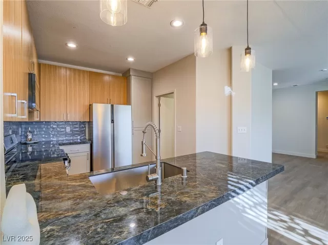 MLS: 2699443 Condo For Sale