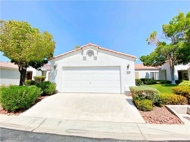 MLS: 2699498 Condo For Sale