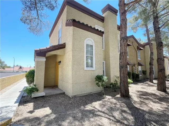 MLS: 2699508 Condo For Sale