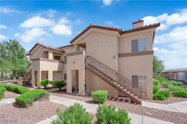 MLS: 2699543 Condo For Sale