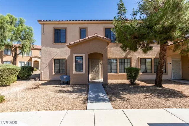 MLS: 2699583 Condo For Sale