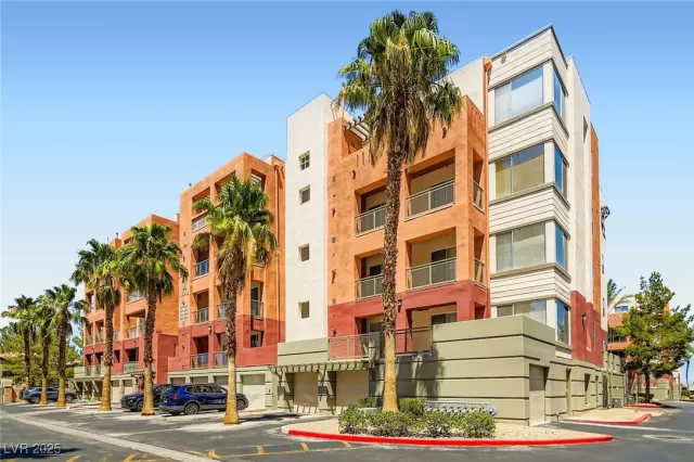 MLS: 2699623 Condo For Sale