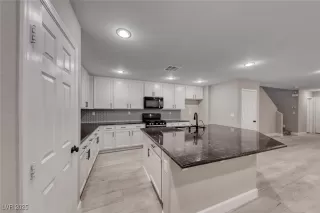 Photo #2: 2699640 Listing 
