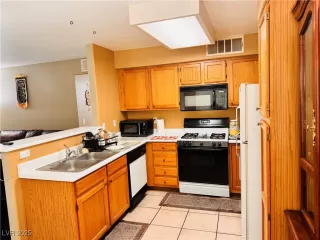 Photo #2: 2699693 Listing