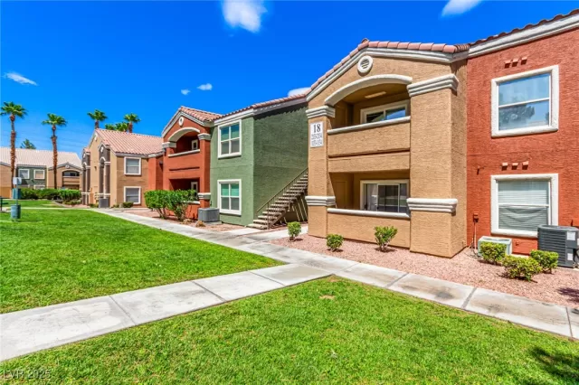 MLS: 2699734 Condo For Sale