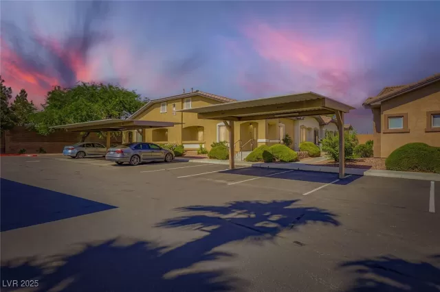 MLS: 2699808 Condo For Sale