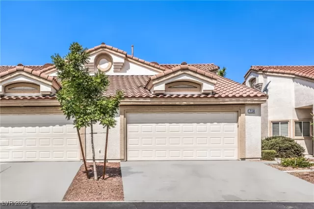 MLS: 2699883 Condo For Sale