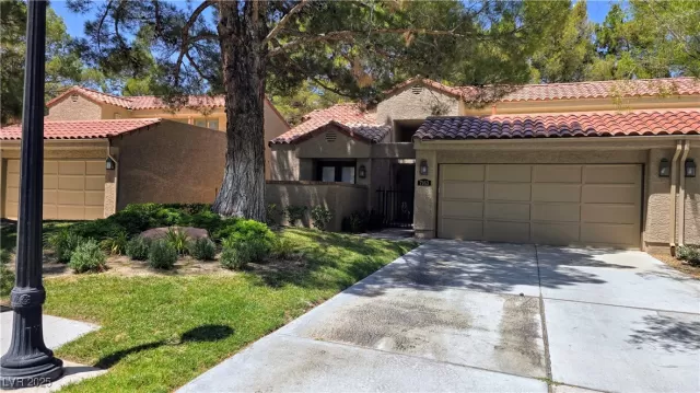 MLS: 2699919 Condo For Sale