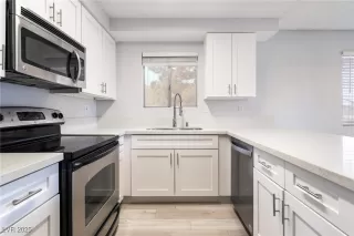 Photo #1: 2699954 Listing 