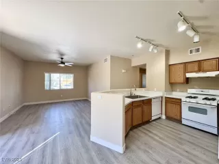 Photo #2: 2699980 Listing 