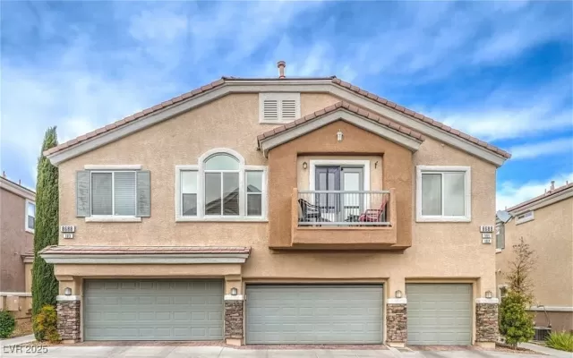 MLS: 2699992 Condo For Sale