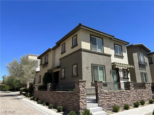 MLS: 2700043 Condo For Sale