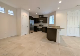 Photo #6: 2700075 Listing