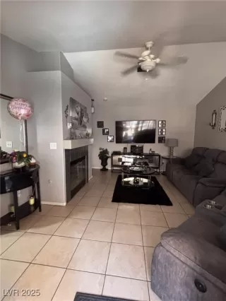 Photo #4: 2700132 Listing