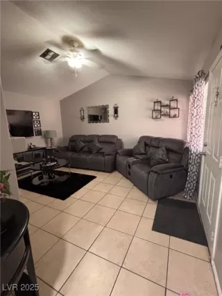 Photo #5: 2700132 Listing