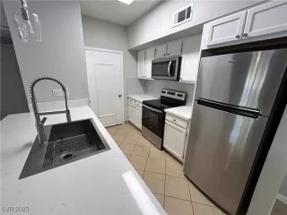 Photo #4: 2700148 Listing 