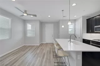 Photo #2: 2700173 Listing 