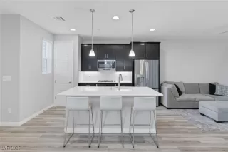 Photo #5: 2700173 Listing 