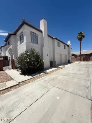 Photo #1: 2700181 Listing 